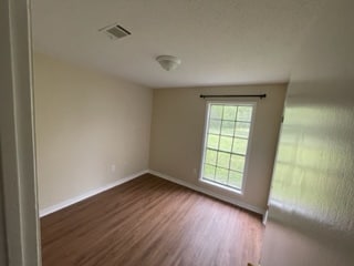 Building Photo - Small Drive