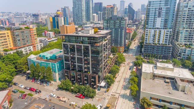 Building Photo - STRIKING Air Conditioned Loft Over Elliot Bay