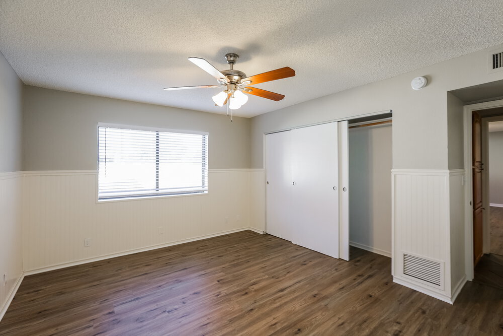 Building Photo - 1214 E Greenway Cir