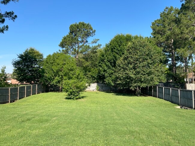 Building Photo - 115 Lakeside Dr