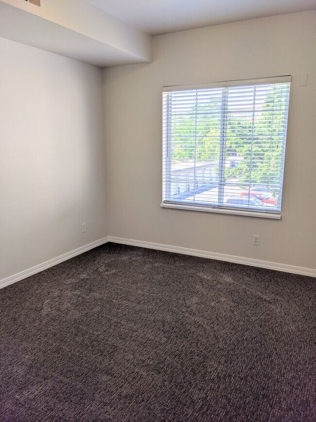 Building Photo - Updated Condo in Downtown Salt Lake City