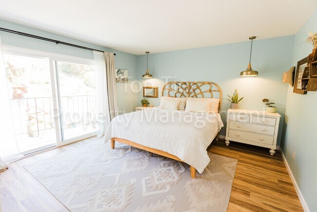 Building Photo - Beautifully Upgraded 3 Bed / 2 Bath Home –...