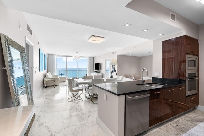 Building Photo - 3951 S Ocean Dr
