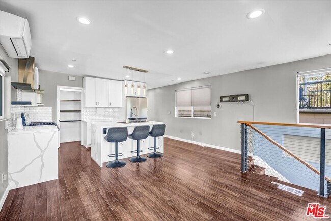 Building Photo - 4255 Raynol St