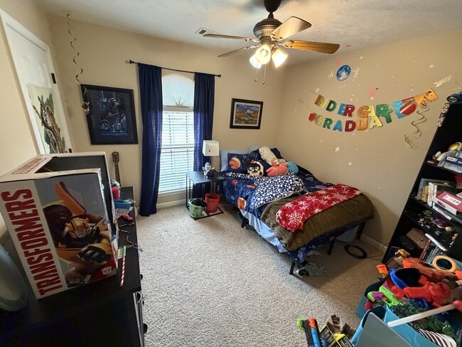 Building Photo - 2418 Canterbury Ln