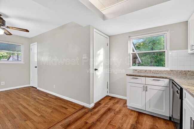 Building Photo - 710 Tyson Dr