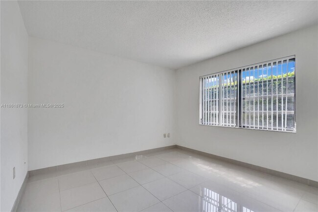 Building Photo - 4585 SW 87th Ave