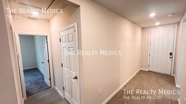 Building Photo - 702 Alta Vista Ct