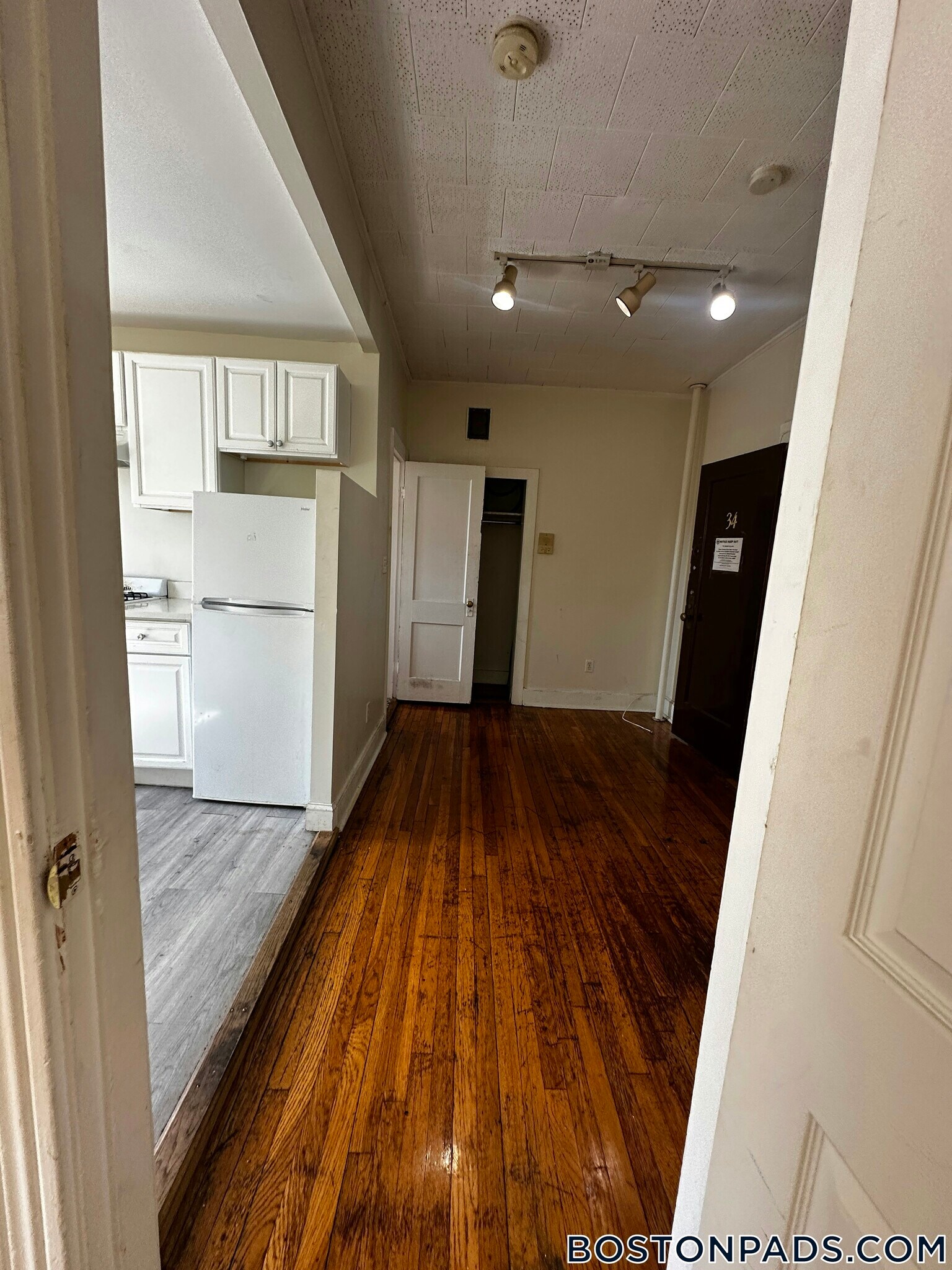 Building Photo - 126 Warren St