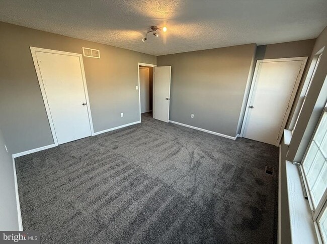 Building Photo - 30 Sycamore Dr