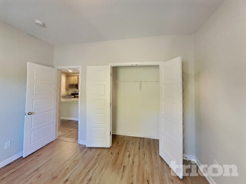 Building Photo - 825 Ellyson Dr