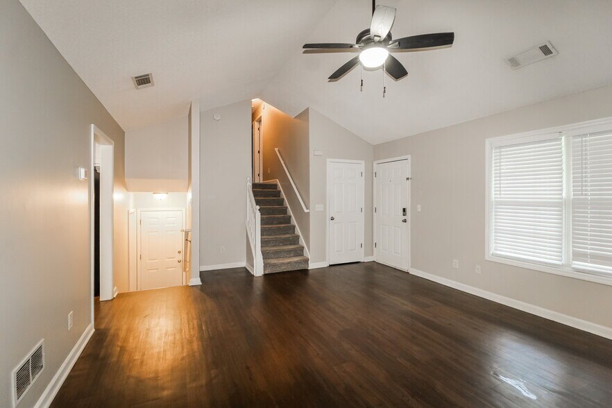 Building Photo - 2847 James Henry Dr