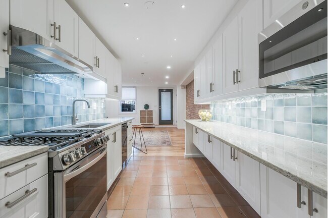 Building Photo - 209.5 4th St