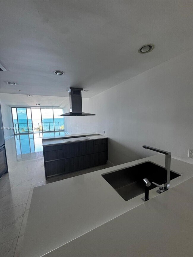 Building Photo - 350 Ocean Dr