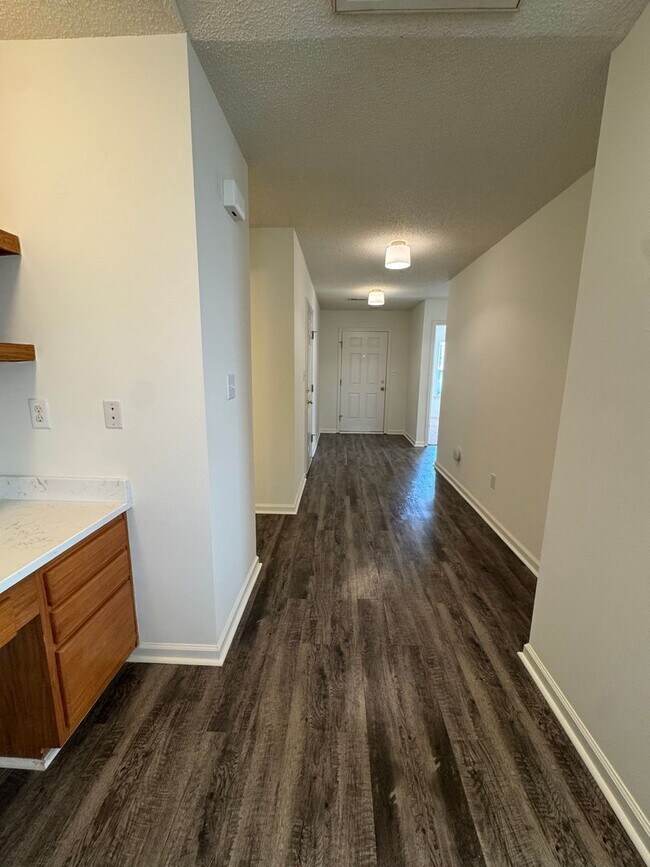 Building Photo - 132 Springwood Ln