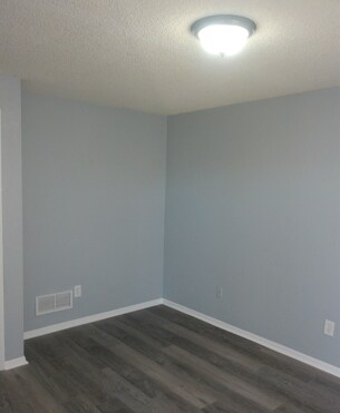 Building Photo - Fully rehabbed duplex with 3 bedrooms and 2 baths in Sugar Creek, MO