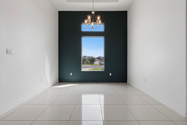 Building Photo - 16584 Barnes Ct
