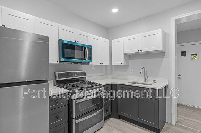 Building Photo - 1806 Aiken St