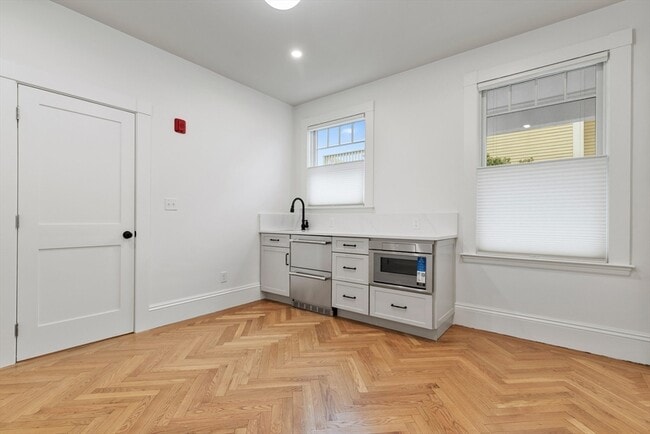 Building Photo - 32 Beacon St