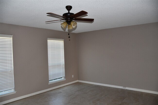 Building Photo - 2316 Shadowdale Dr