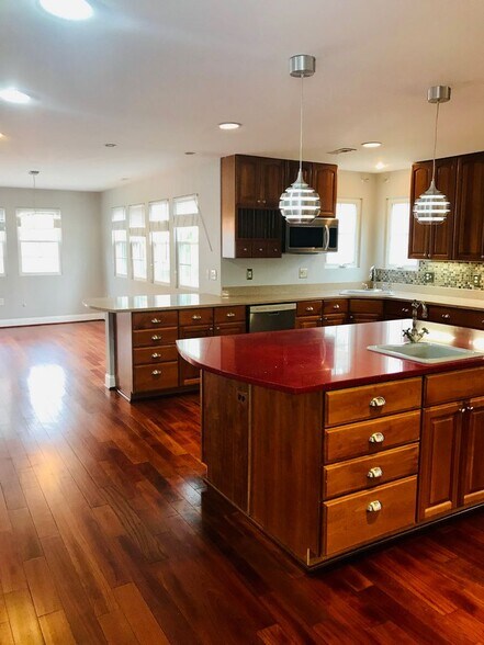 Building Photo - 1803 Great Falls St