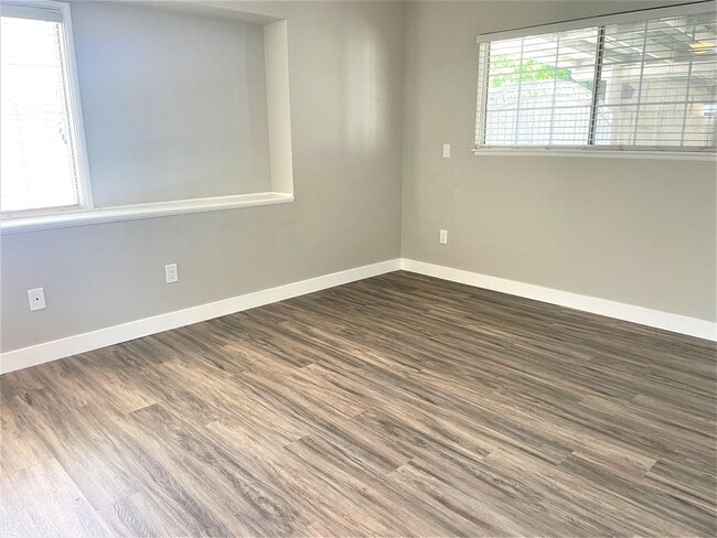 Building Photo - Adorable Riverside Single Story- Just in time for Summer!