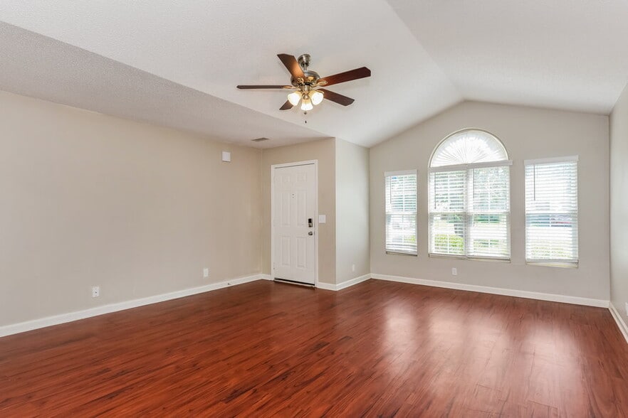 Building Photo - 1443 Rochester Dr