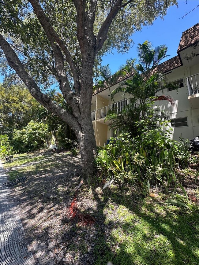 Building Photo - 1860 Venice Park Dr