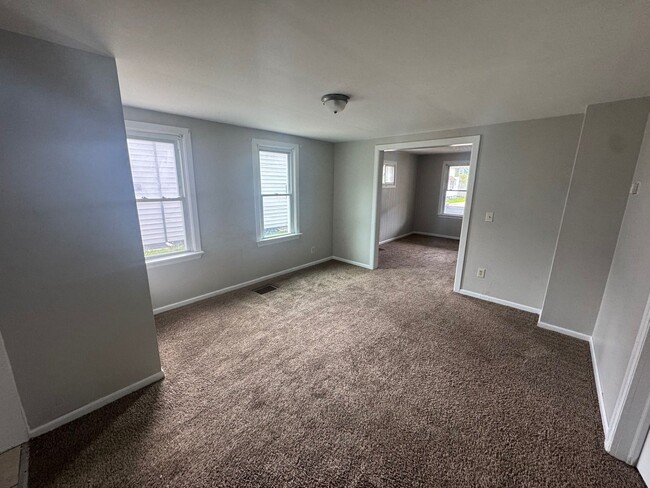 Building Photo - 3039 W 51st St