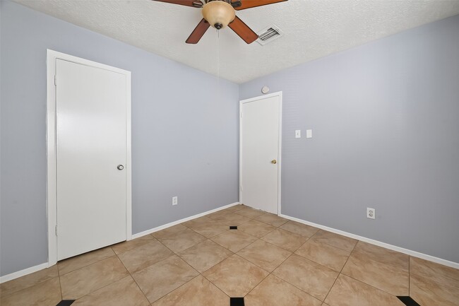 Building Photo - 1842 Freshmeadow Dr