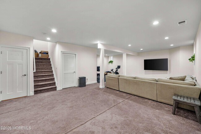 Building Photo - 2 Gonzalez Dr