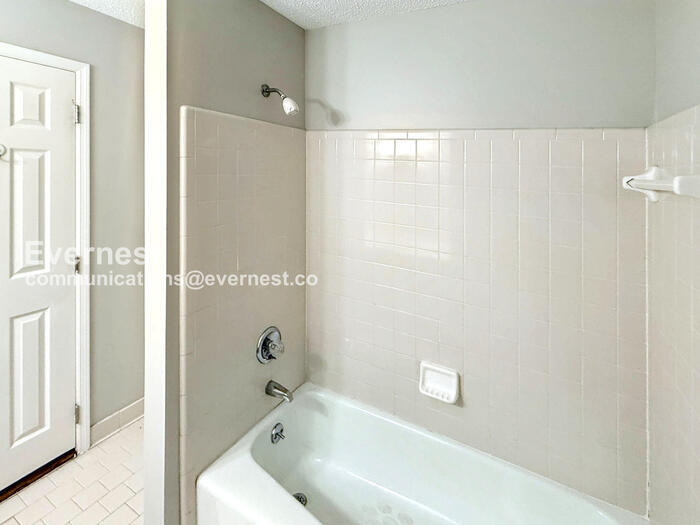 Building Photo - 713 Carr Ave