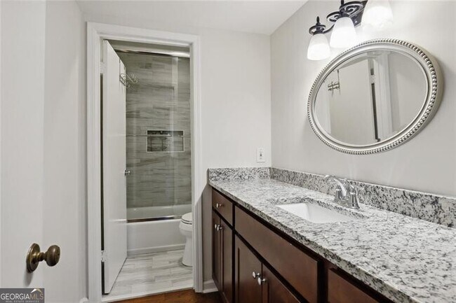 Building Photo - 75 Montre Square NW