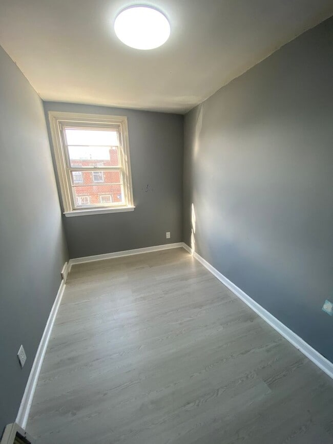 Building Photo - 3 Bedroom and 1 Bathroom House in Northeas...