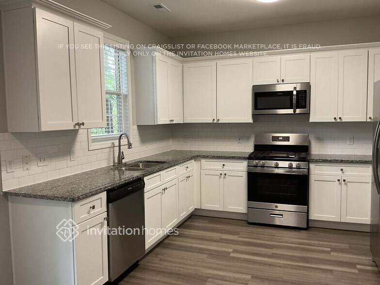 Building Photo - 1900 Red Quartz Dr