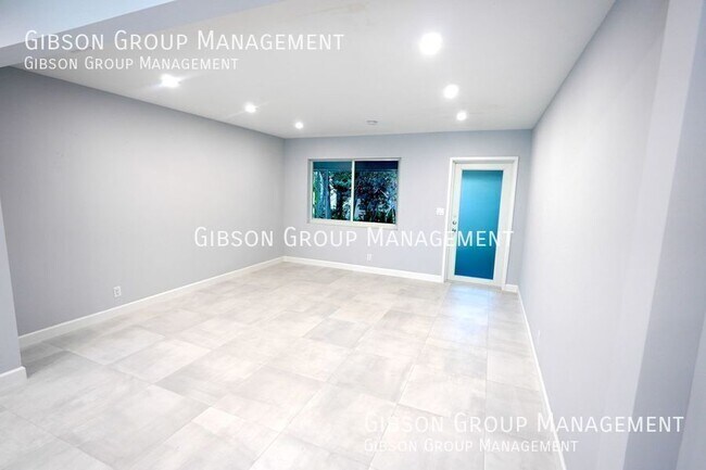 Building Photo - 631 NE 17th Way