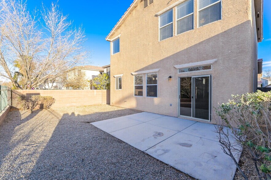 Building Photo - 4048 Villeroy Ave