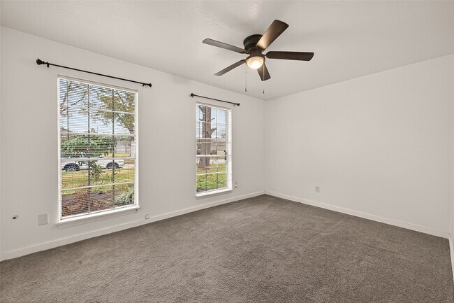 Building Photo - 614 Northaire Dr