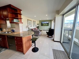 Building Photo - 2085 Ala Wai Blvd