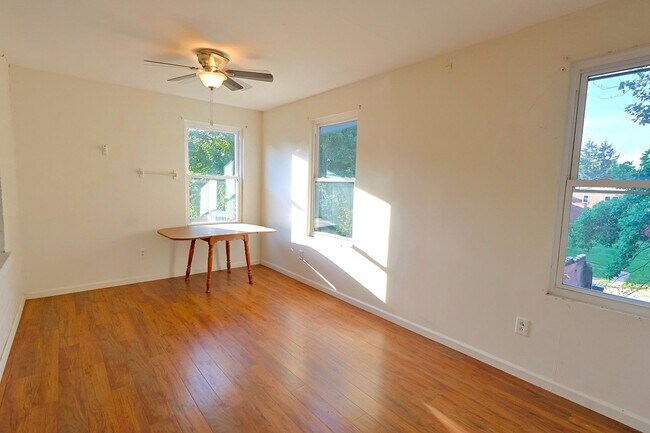 Building Photo - 3754 Dunnica Ave