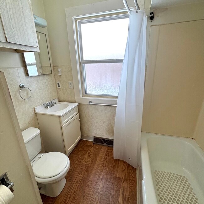 Building Photo - 329 Fenton St