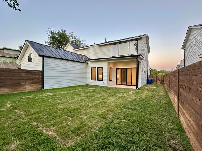 Building Photo - Valley View Villas
