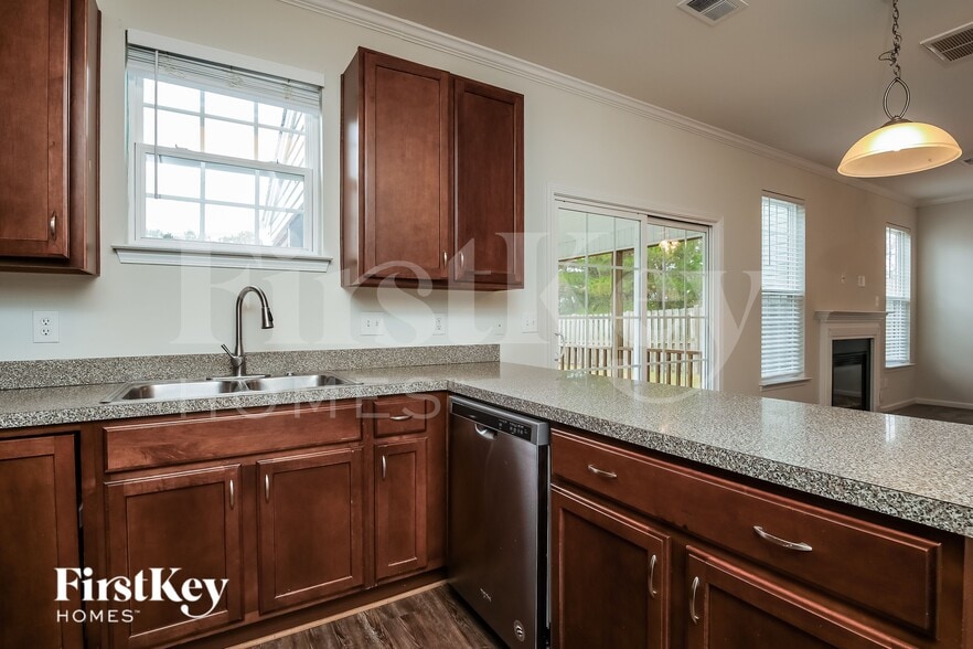 Building Photo - 3357 Middlesboro Ave