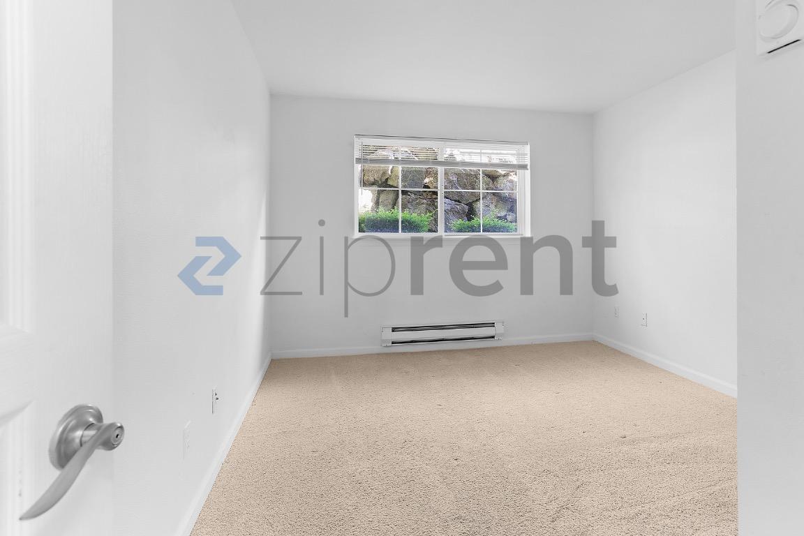 Building Photo - Unit A105