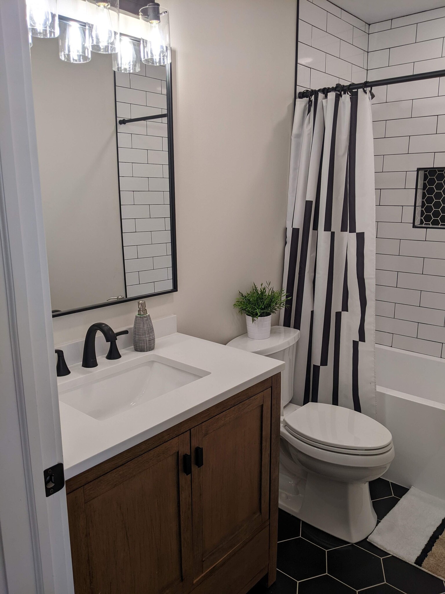 Building Photo - 497 S 750 E