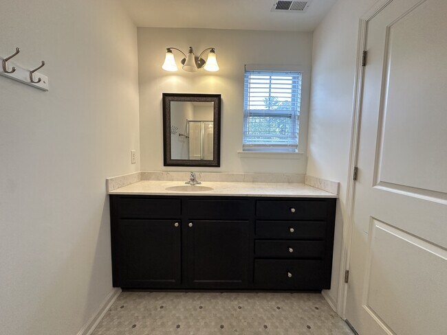 Building Photo - 2802 Rowling Wy