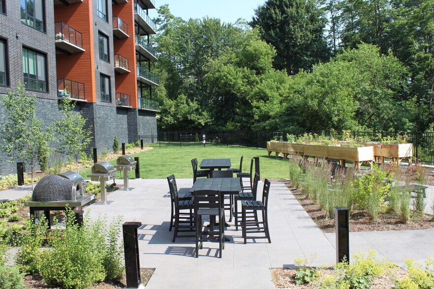 Incredible courtyard space for all residents - 125 Cambrian Way