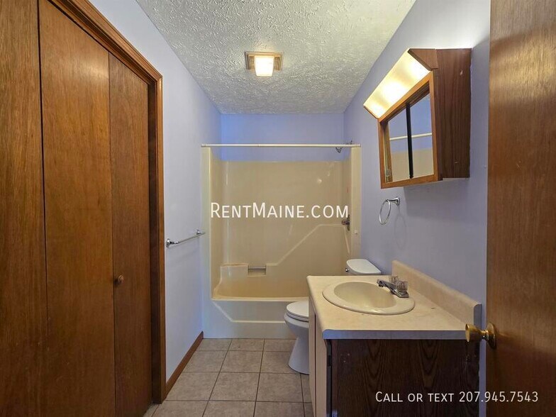 Building Photo - 10 Hartley St