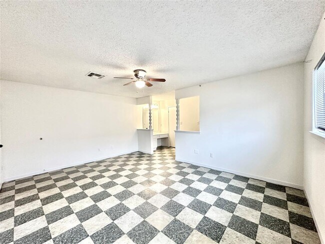 Building Photo - 6115 Briar Terrace Dr