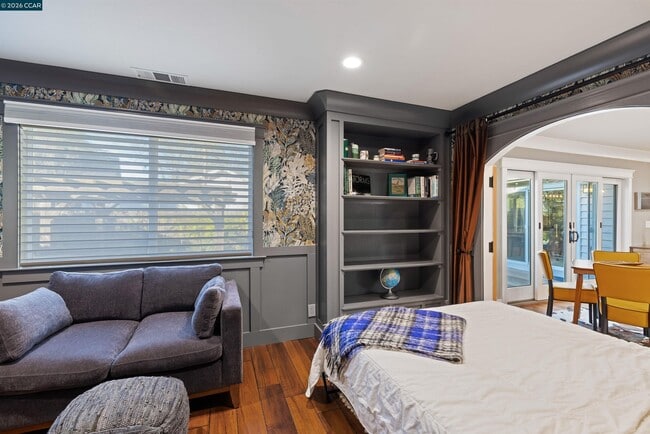 Building Photo - 10 Jolie Ln